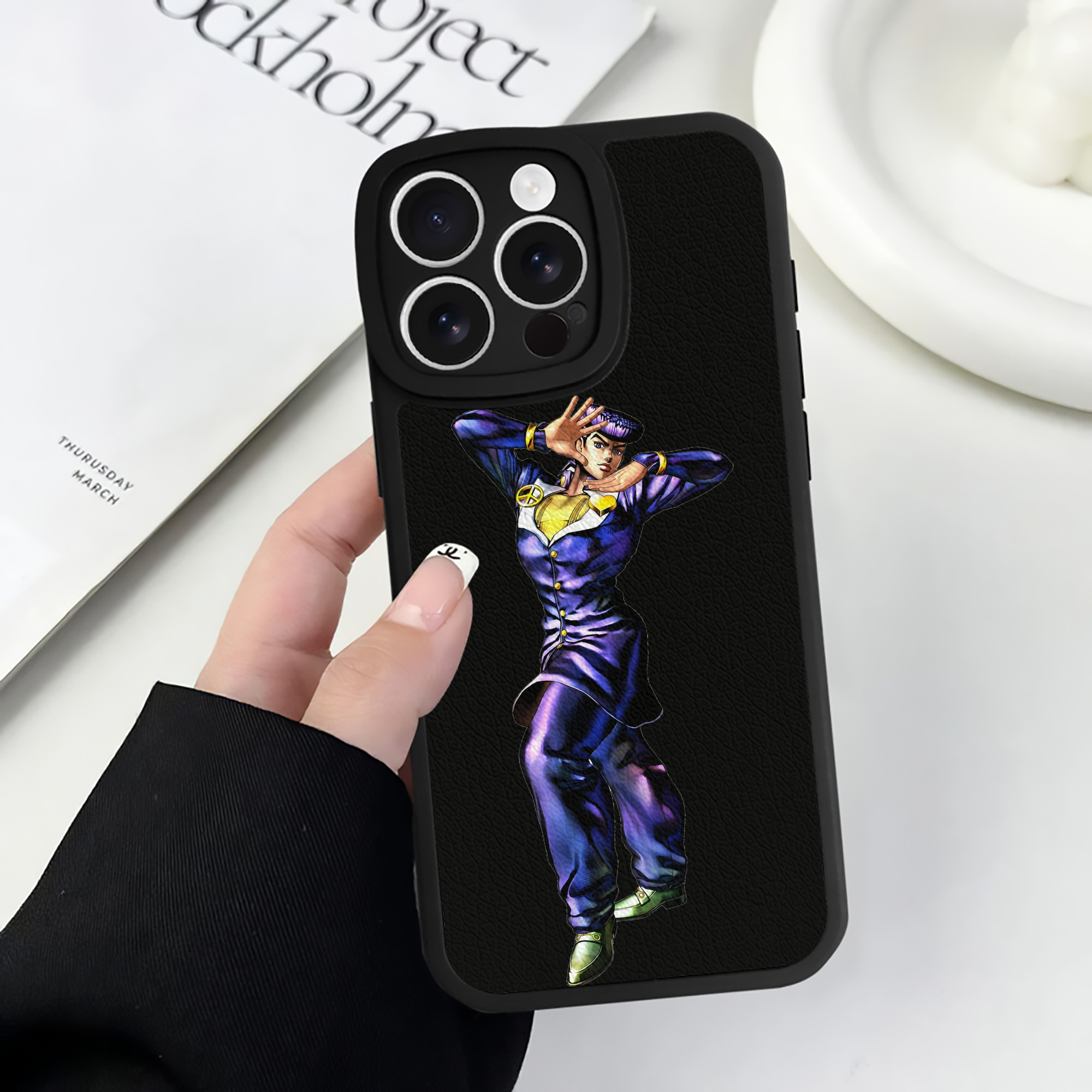 （画像用） ジョジョの奇妙な冒険 ひがしかた じょうすけ JoJo's Bizarre Adventure Higashikata Josuke 【iPhone 16シリーズ対応】シリコンスマホケース（レザー調） 材質：シリコン